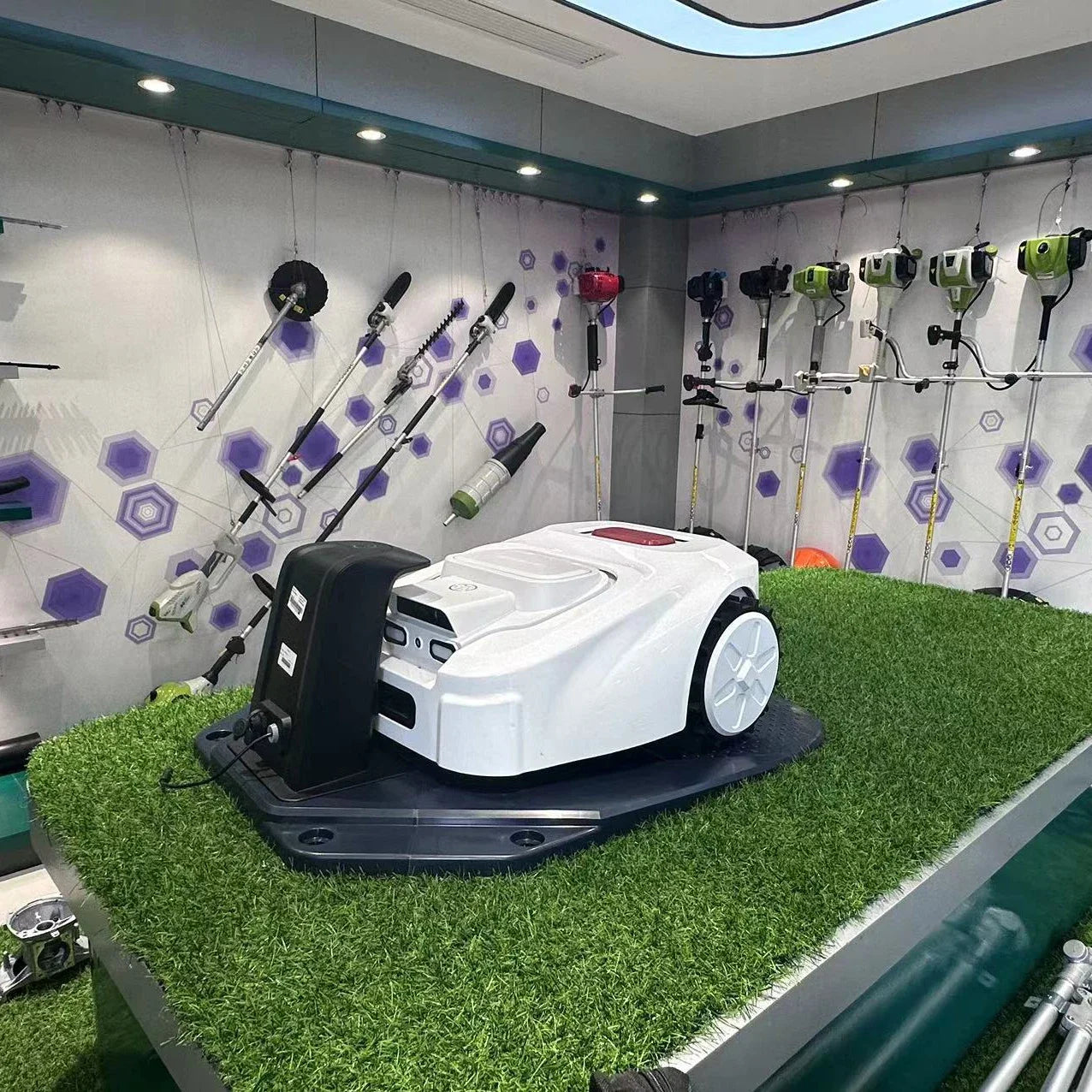 Electric Automatic 22.4V 6.0Ah Robotic Lawn Mower Smart Robot Garden Grass Cutter Machine